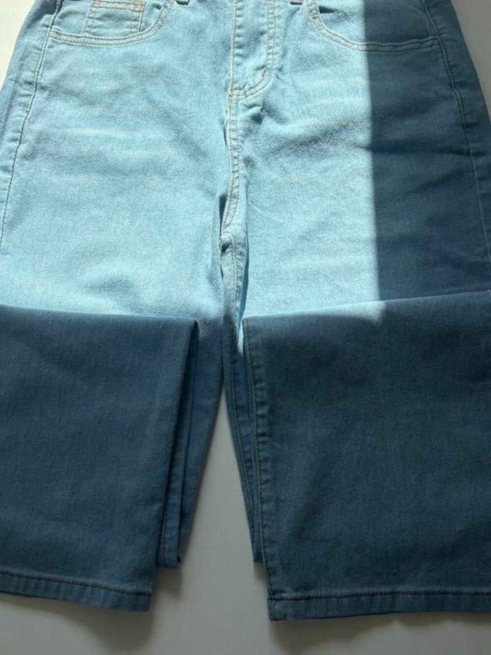 🩵 Beautiful Light Wash Straight Leg Jeans 🩵  !! MSRP of $50!! - Picture 4 of 4